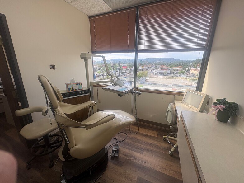 More Photos Of 5567 Reseda Blvd, Tarzana Medical For Sale