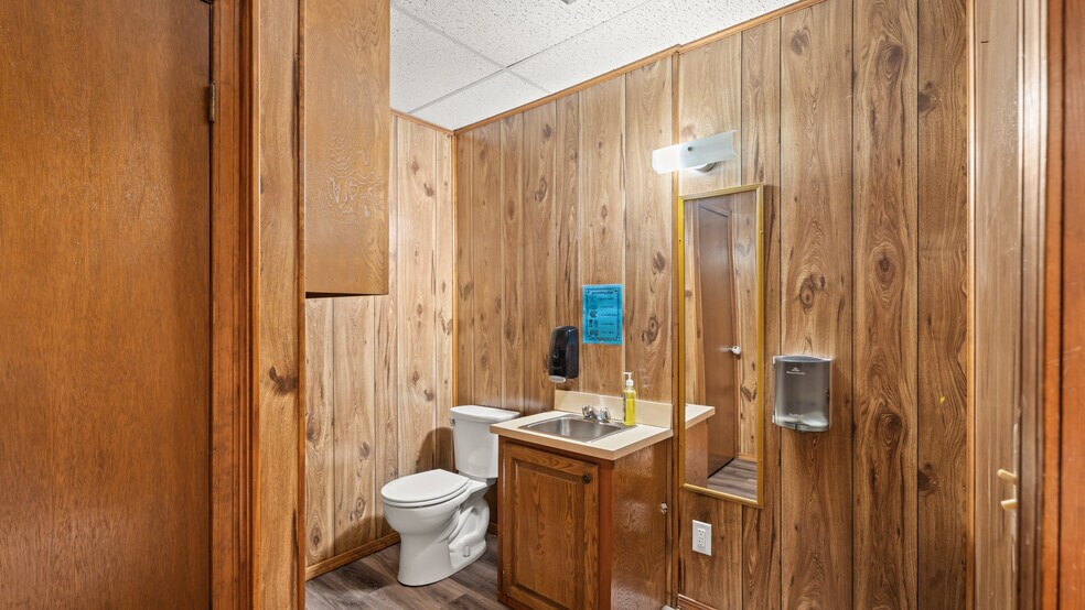 More Photos Of 8720 S Penn Ave, Oklahoma City Office For Sale