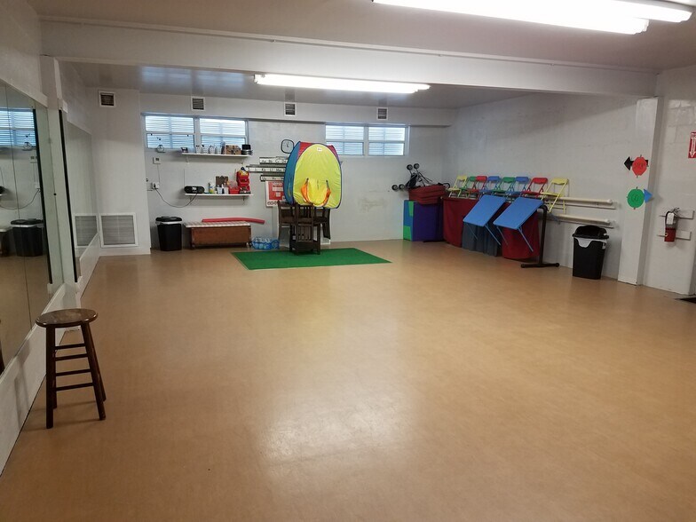 More Photos Of 924 N Dixie Hwy, Lake Worth Storefront Retail Residential For Lease