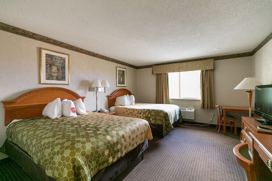 More Photos Of 16 Cheshire Rd, Pittsfield Hotel For Sale