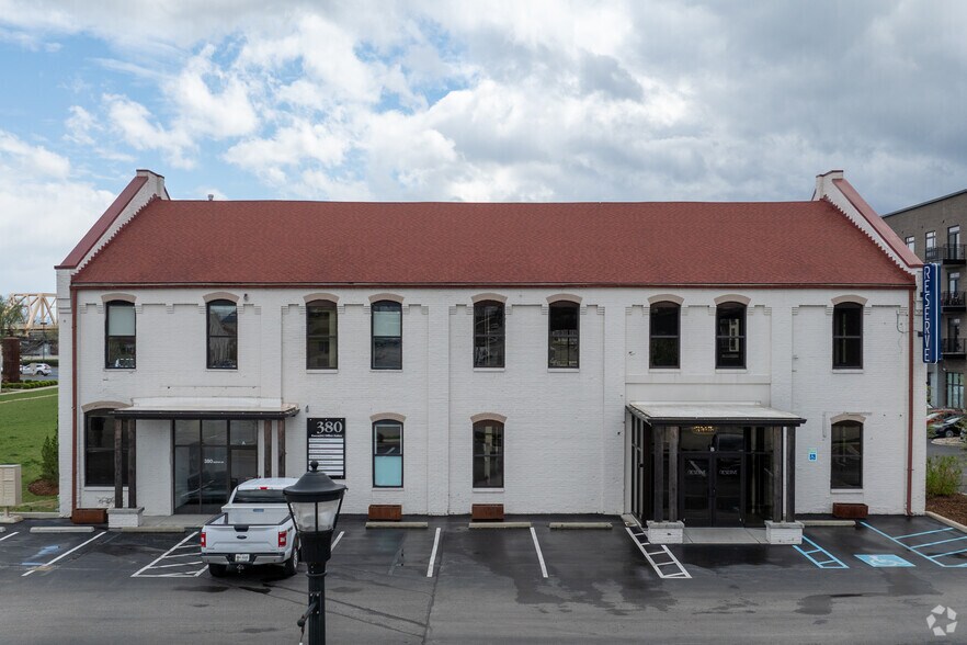 More Photos Of 380 Missouri Ave, Jeffersonville Office For Lease