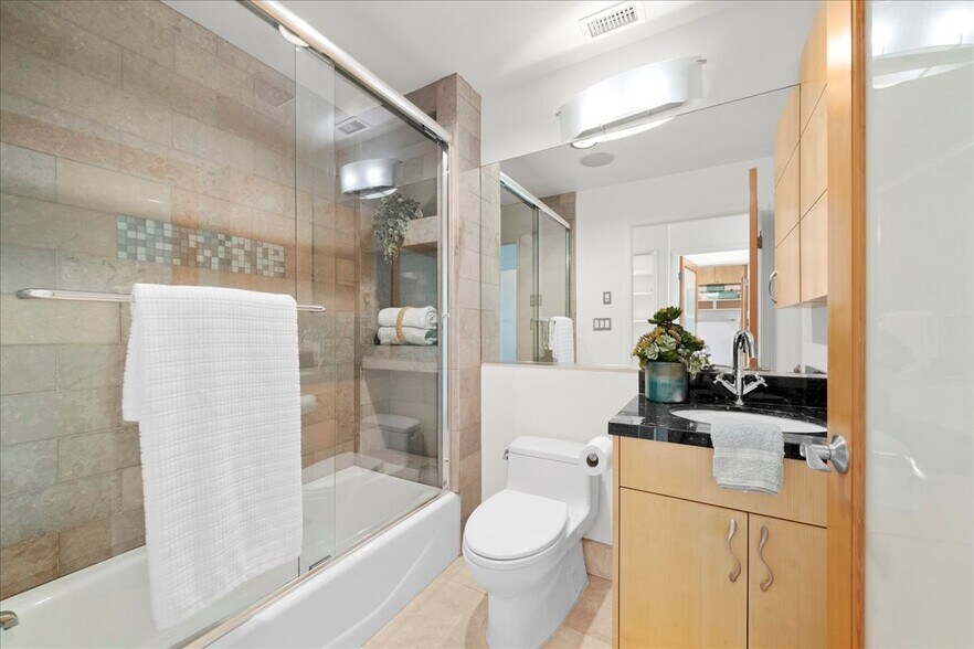 More Photos Of 123 Richmond St, El Segundo Storefront Retail Residential For Lease
