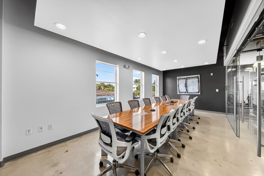 More Photos Of 7630 Biscayne Blvd, Miami Office For Lease