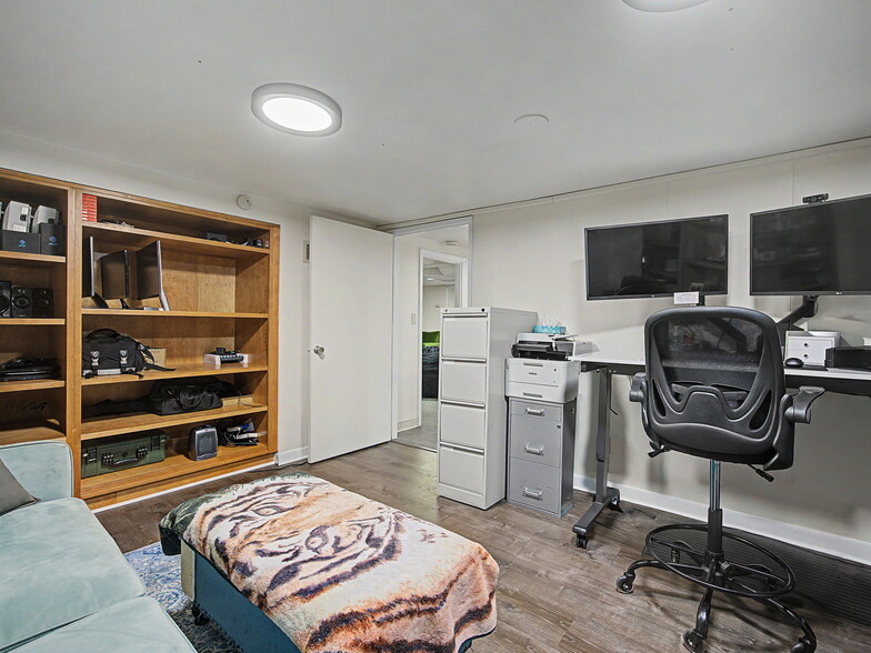 More Photos Of 10423 SE 23RD Ave, Portland Medical For Sale
