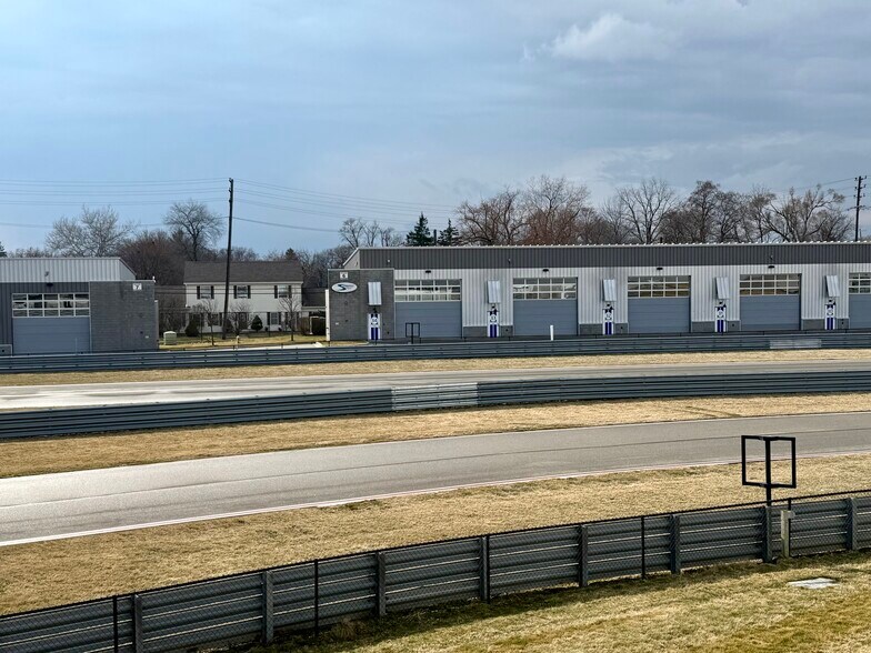 More Photos Of 161 W Speed Way, Pontiac Parking Garage For Sale