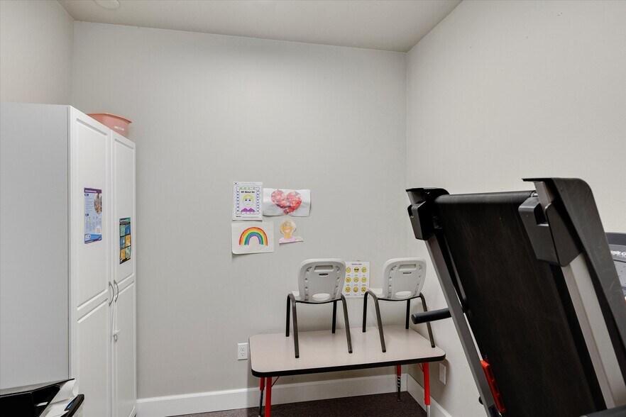 More Photos Of 113 N Elm St, Canby Restaurant For Lease