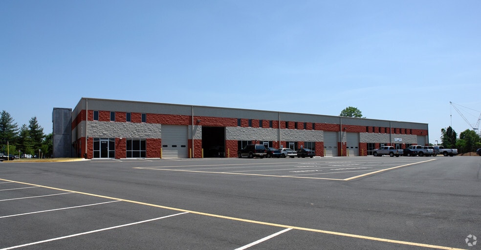 More Photos Of 9432-9442 Center Point Ln, Manassas Light Distribution For Lease