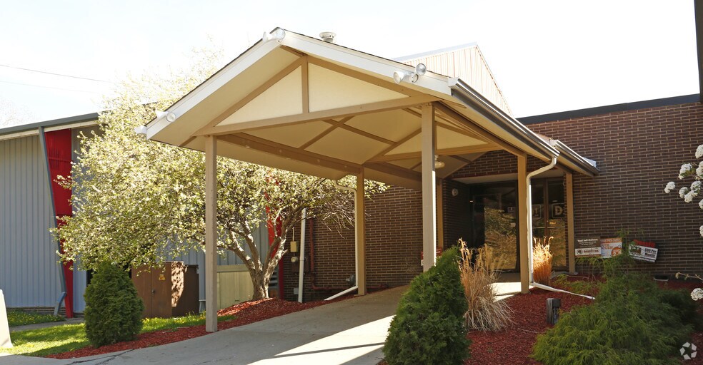 More Photos Of 600 Iron City Dr, Pittsburgh Freestanding For Lease