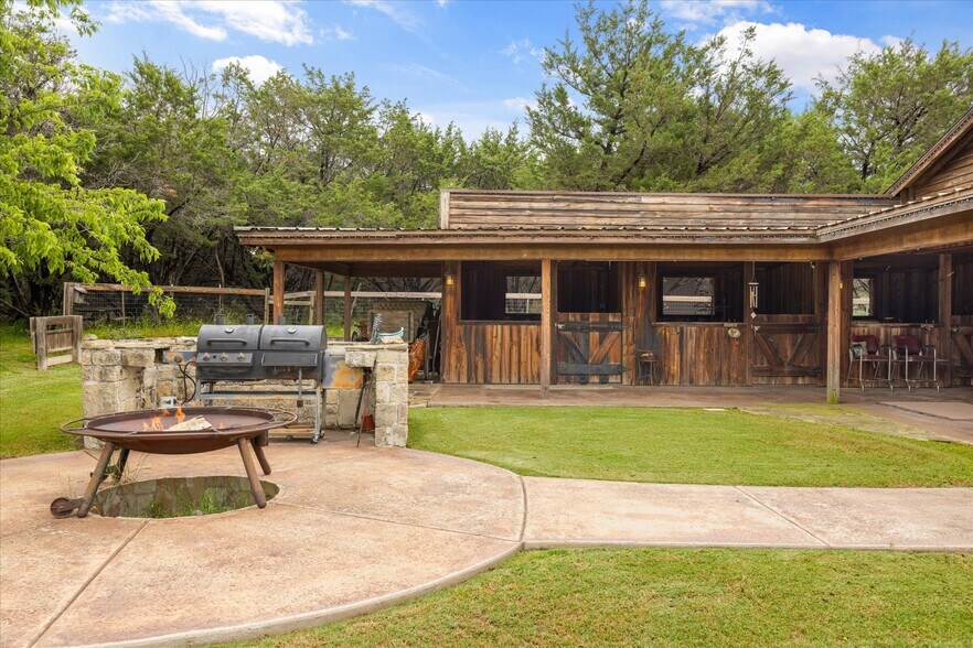 More Photos Of 1904 Floyd Rd, Weatherford Specialty For Sale