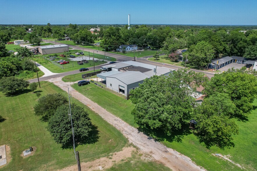 More Photos Of 418 S Commerce St, Bremond Auto Repair For Sale