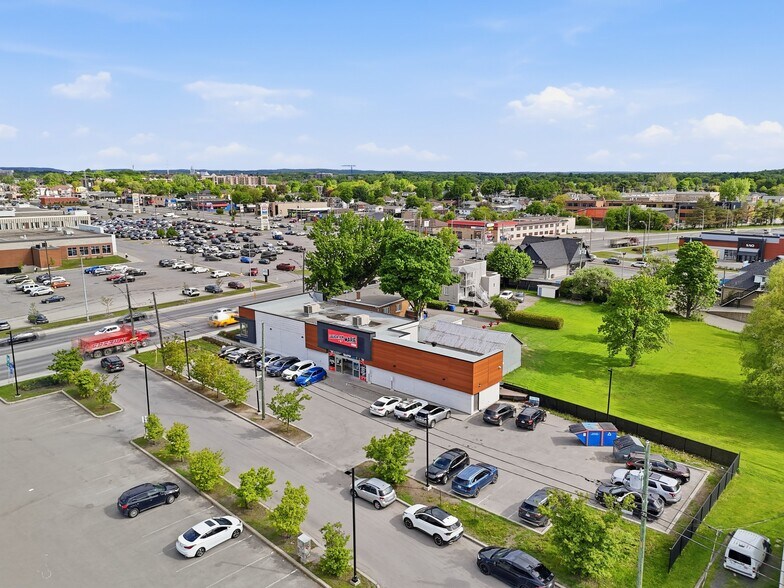 More Photos Of 625 Av 11E, Saint-jerome Freestanding For Lease