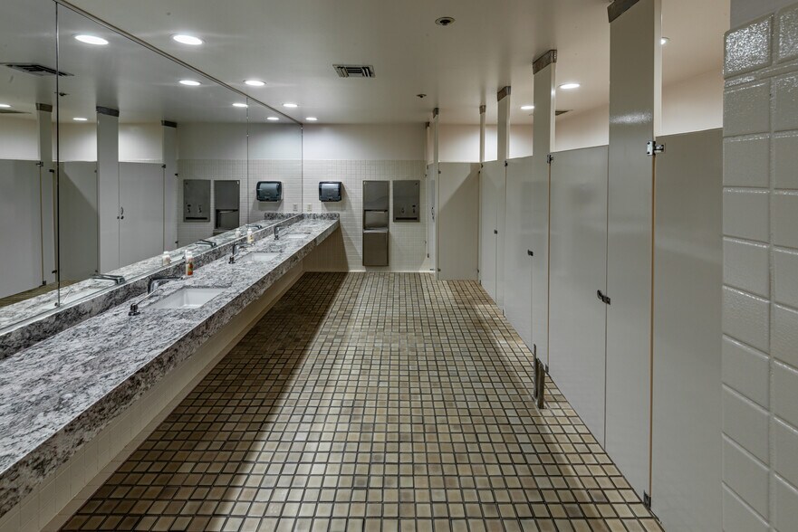 More Photos Of 3840 Rosin Ct, Sacramento Office For Lease