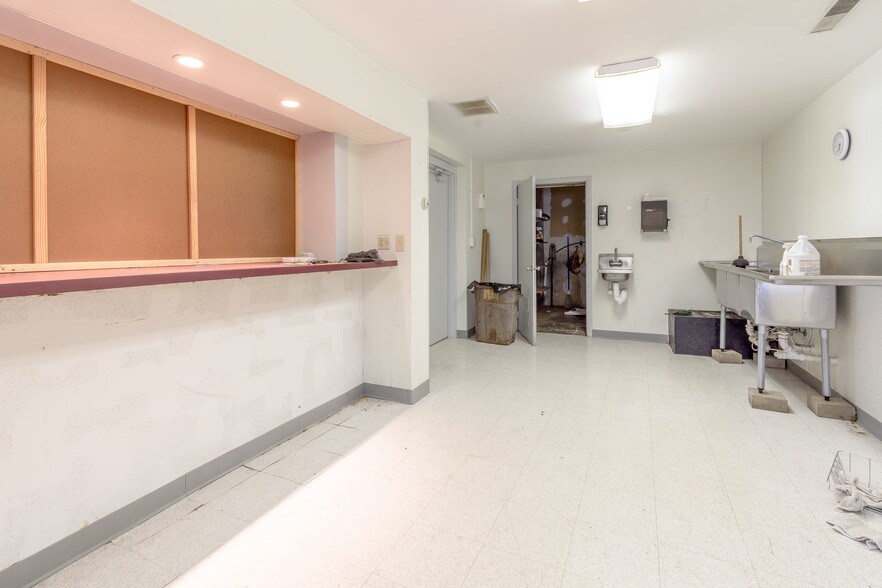 More Photos Of 6886 Wishart St, Huntsville Light Distribution For Lease