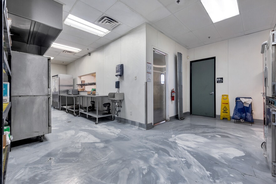 More Photos Of 5165 W Oquendo Rd, Las Vegas Food Processing For Lease