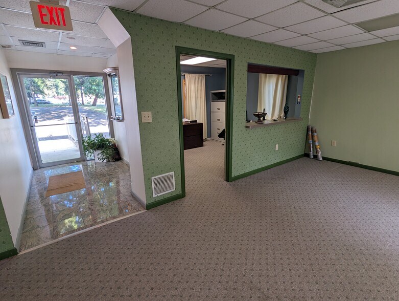 More Photos Of 16 Reeves Ave, Hamilton Office For Sale