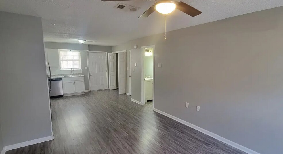 More Photos Of 1800 Labette Manor Dr, Little Rock Apartments For Sale