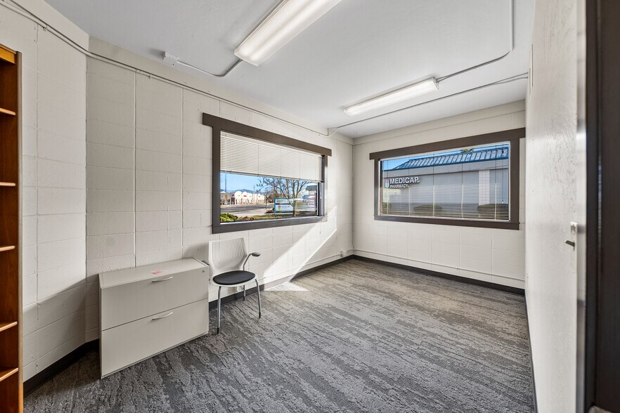 More Photos Of 209 N Pacific Hwy, Talent General Retail For Sale