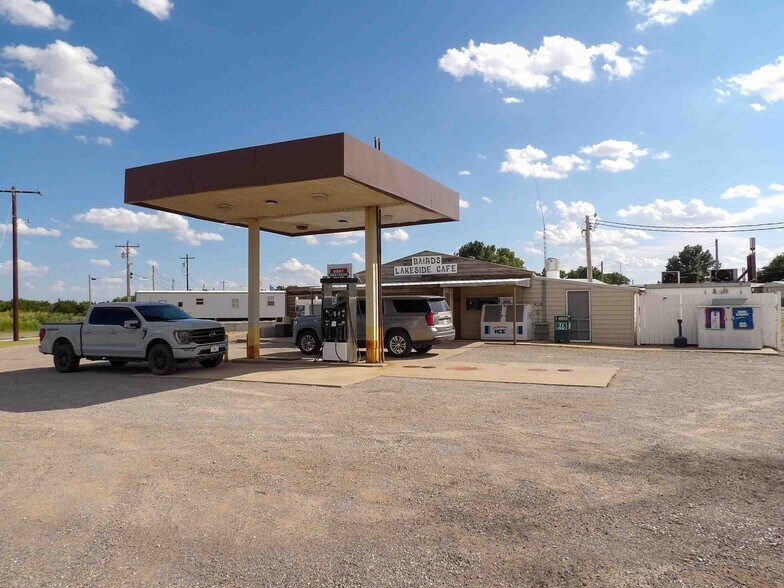 More Photos Of 245971 E Country Rd, Canton Service Station For Sale