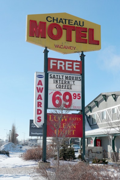 More Photos Of 1414 Calgary Trl SW, Edmonton Hotel For Sale