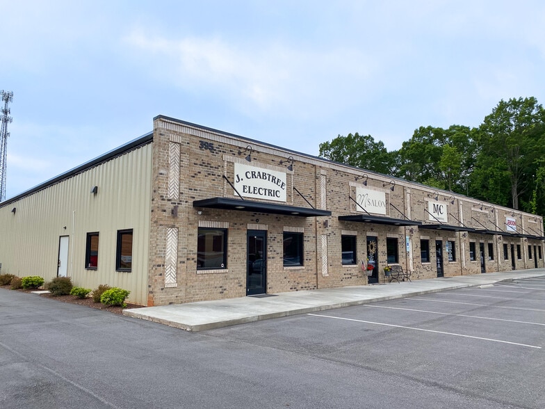 More Photos Of 387 Park Ave, Youngsville Flex For Lease