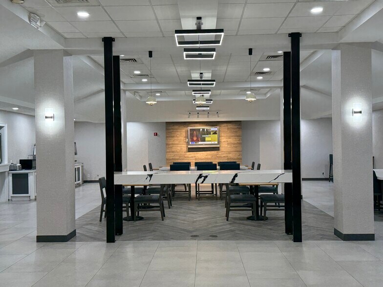 More Photos Of 131 N Lobdell Hwy, Port Allen Hotel For Sale