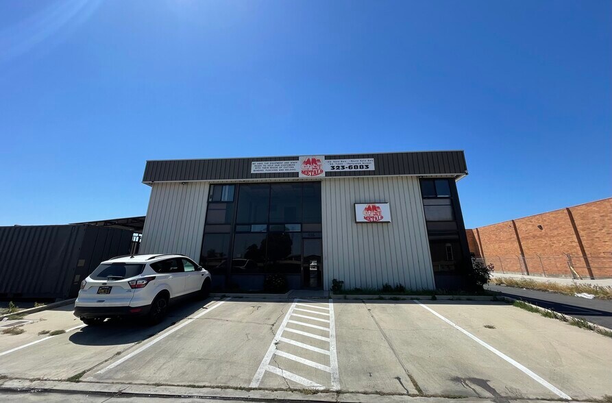 More Photos Of 1135 W Columbus St, Bakersfield Manufacturing For Sale
