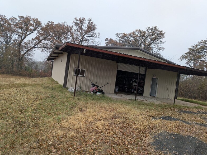 More Photos Of 235 Private Road 5834, Yantis Flex For Lease