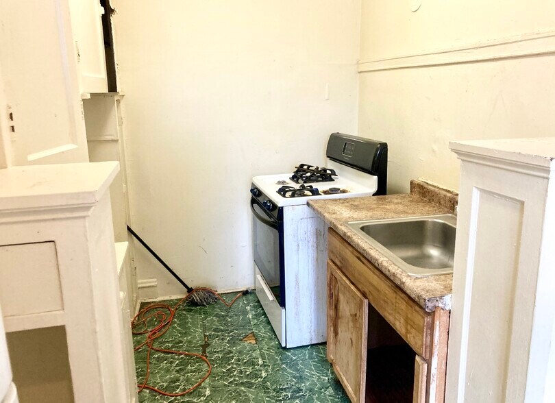 More Photos Of 7846 S Essex Ave, Chicago Apartments For Sale