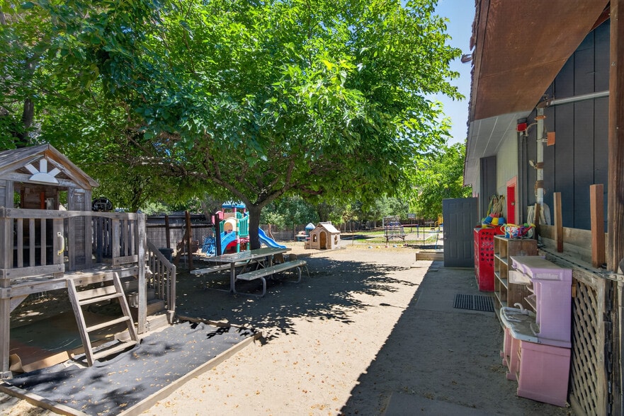 More Photos Of 530 N Cloverdale Blvd, Cloverdale Specialty For Sale