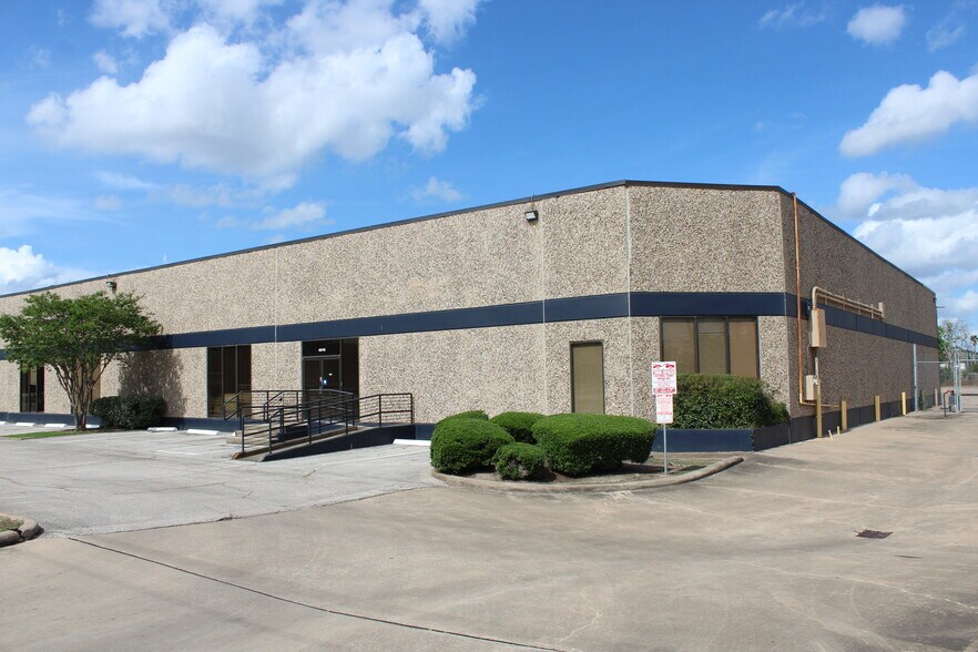 More Photos Of 8303-8317 Knight Rd, Houston Warehouse For Lease
