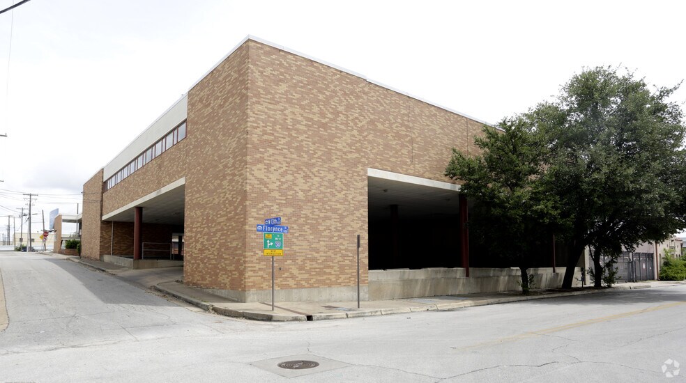 More Photos Of 1100 Macon St, Fort Worth Office For Sale