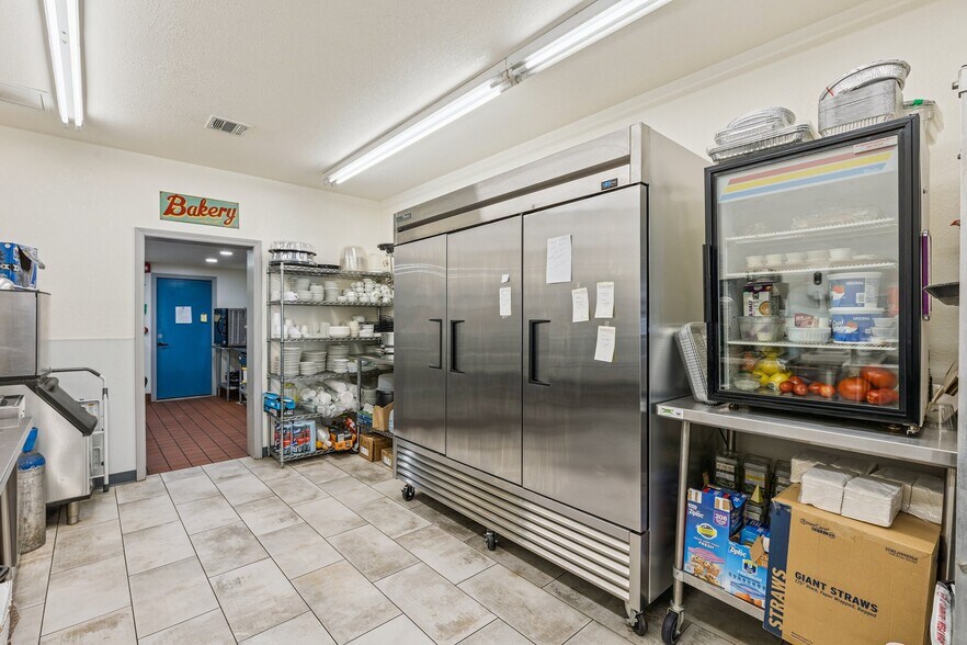 More Photos Of 424 W Chickasha Ave, Chickasha Storefront For Sale