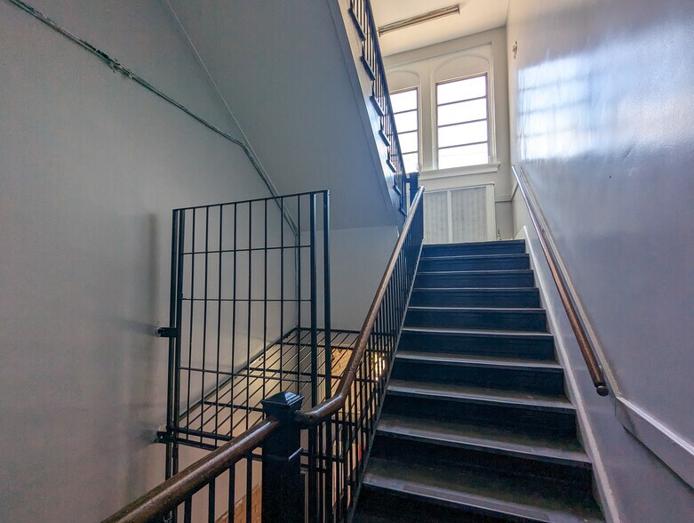 More Photos Of 1901 W Tioga St, Philadelphia Schools For Sale