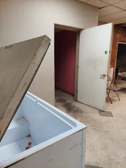 More Photos Of 101 Caldwell St, Paris Restaurant For Lease