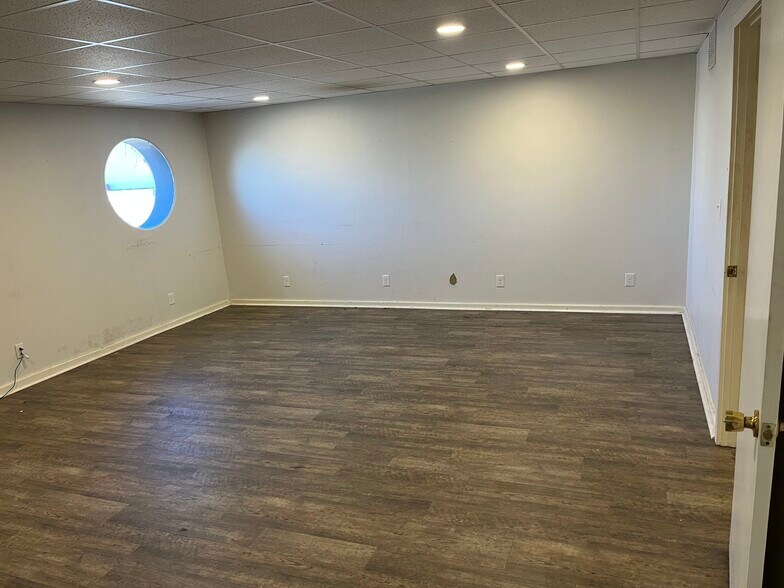 More Photos Of 908 E North St, Salina Warehouse For Lease