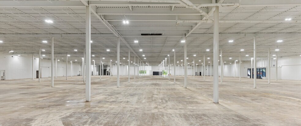 More Photos Of 1500 W Chestnut St, Washington Warehouse For Lease