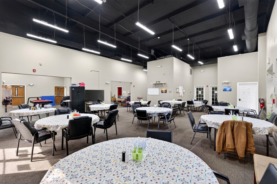 More Photos Of 100 Business Pky, Piedmont Light Manufacturing For Sale