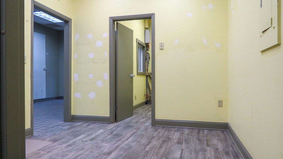 More Photos Of 2626 Brown Ave, Manchester Unknown For Lease