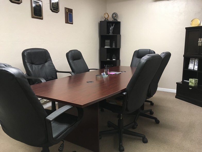 More Photos Of 12165 Metro Pky, Fort Myers Light Manufacturing For Lease