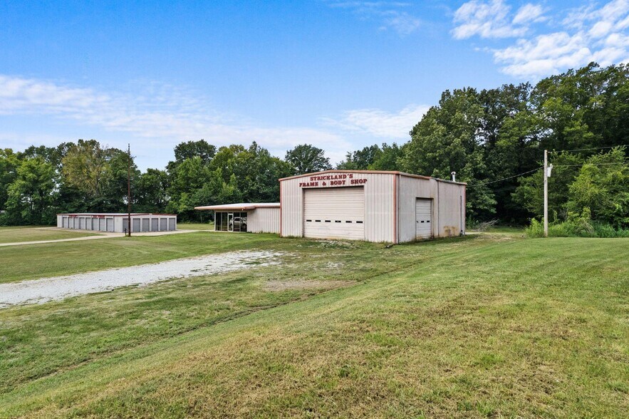 More Photos Of 504 S Harper Rd, Corinth Showroom For Sale