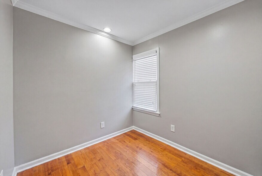 More Photos Of 275 E Henry St, Spartanburg Office Residential For Sale