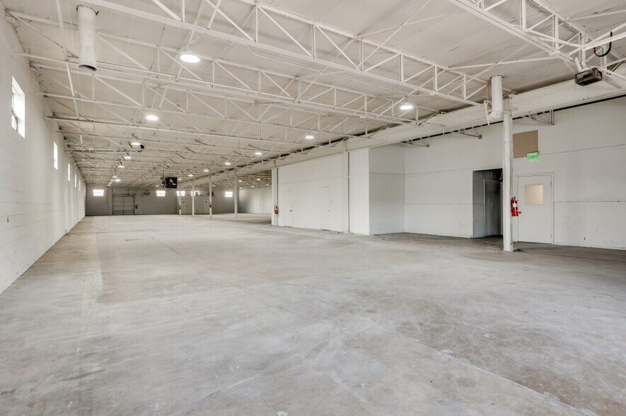More Photos Of 5131 Sharp St, Dallas Warehouse For Sale