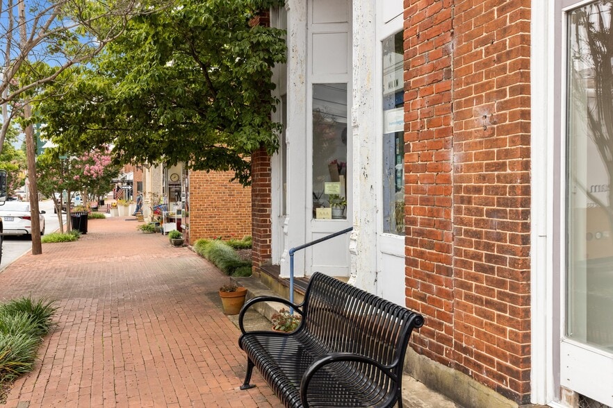 More Photos Of 132 S Main St, Warrenton Storefront For Sale