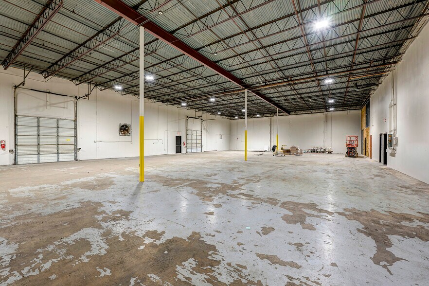 More Photos Of 6855 Wynnwood Ln, Houston Unknown For Lease