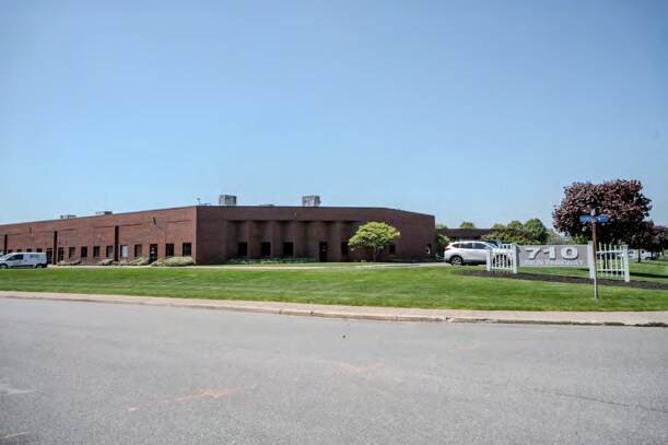 More Photos Of 710 Union Pky, Ronkonkoma Warehouse For Sale