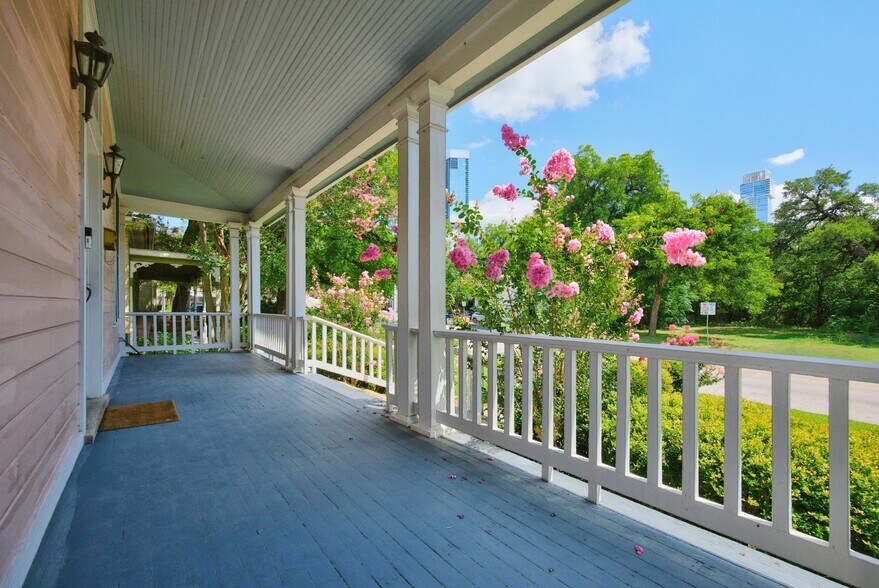 More Photos Of 812 W 10th St, Austin Office For Sale