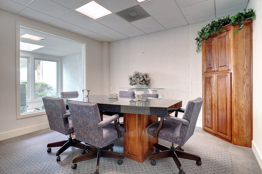 More Photos Of 1303 Northwest Hwy, Garland Office For Lease