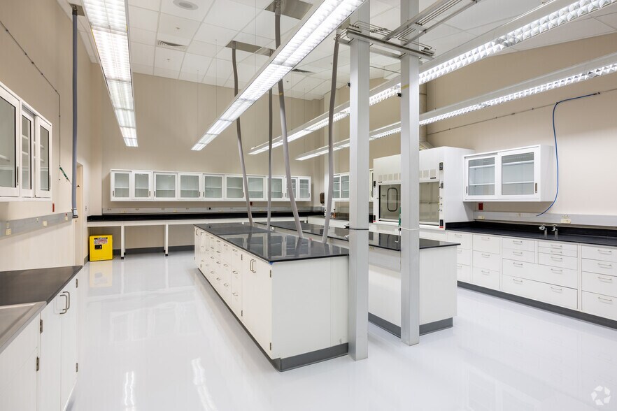 More Photos Of 505 Odyssey Way, Merritt Island Office For Lease