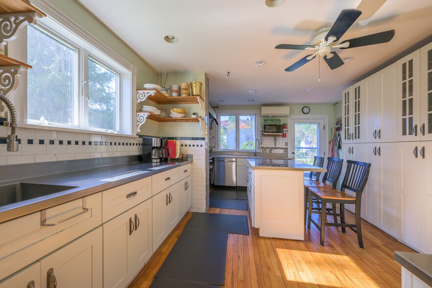 More Photos Of 518 Main St, Great Barrington Hospitality For Sale