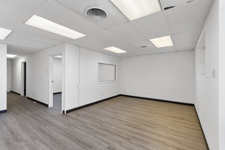 More Photos Of 3313-3327 Garden Brook Dr, Farmers Branch Unknown For Lease